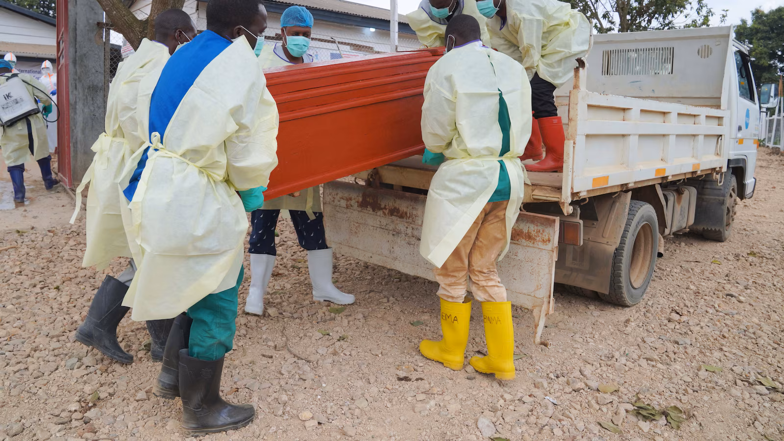 Kongo, salgın merkez üssünde sağlık çalışanları için Ebola aşısı uygulamaya başladı