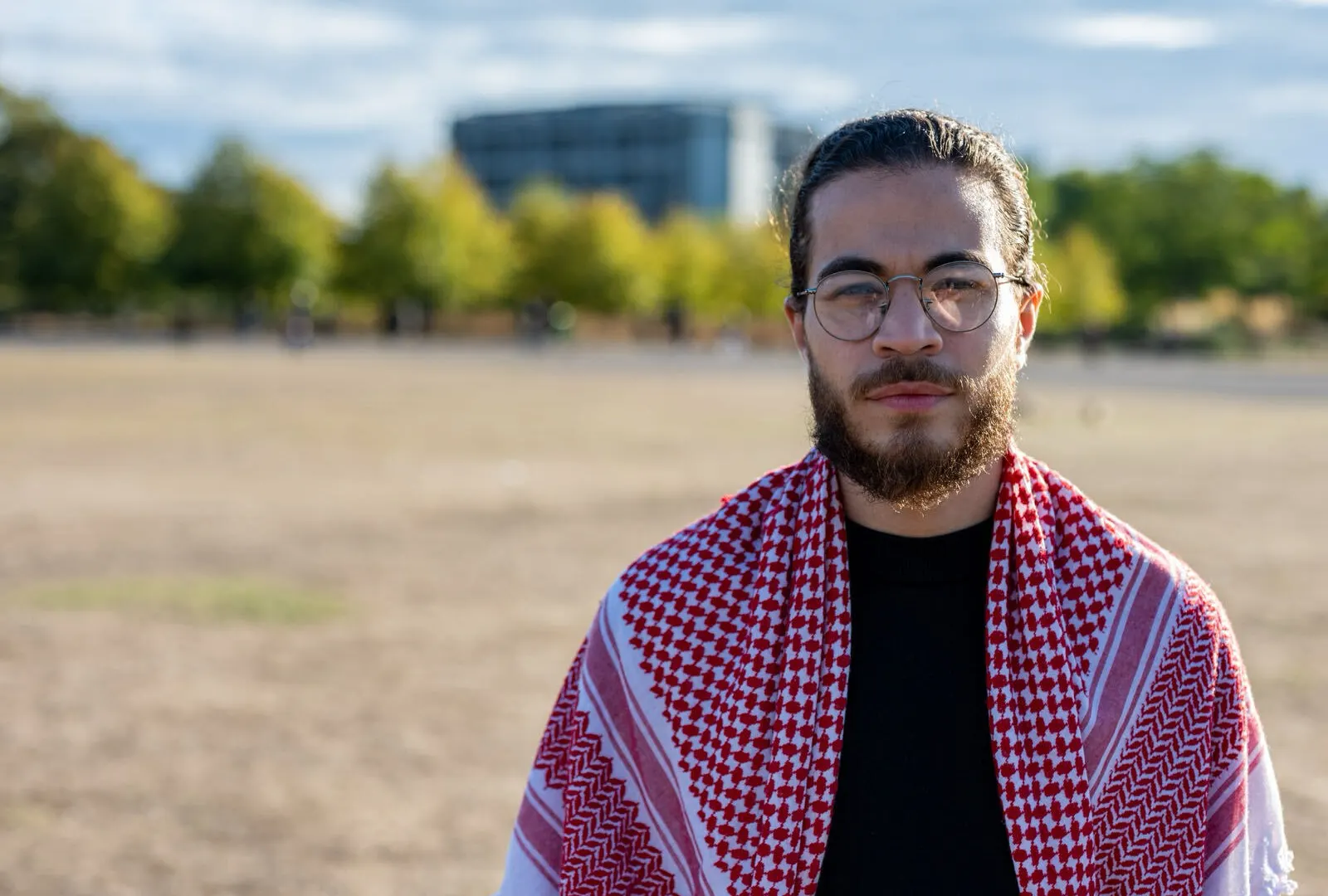 King’s College London'da Filistin yanlısı askıya alınan Mısırlı öğrenci kampüse geri döndü