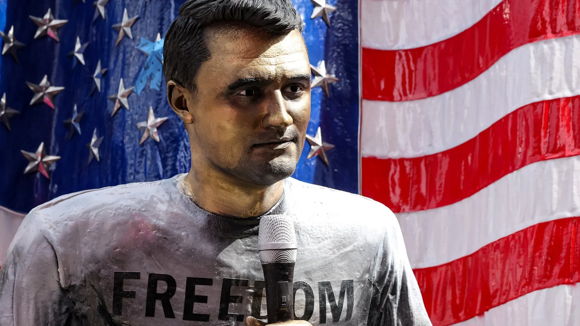 Times Square'de Charlie Kirk heykelinin açılışı kaosa neden oldu