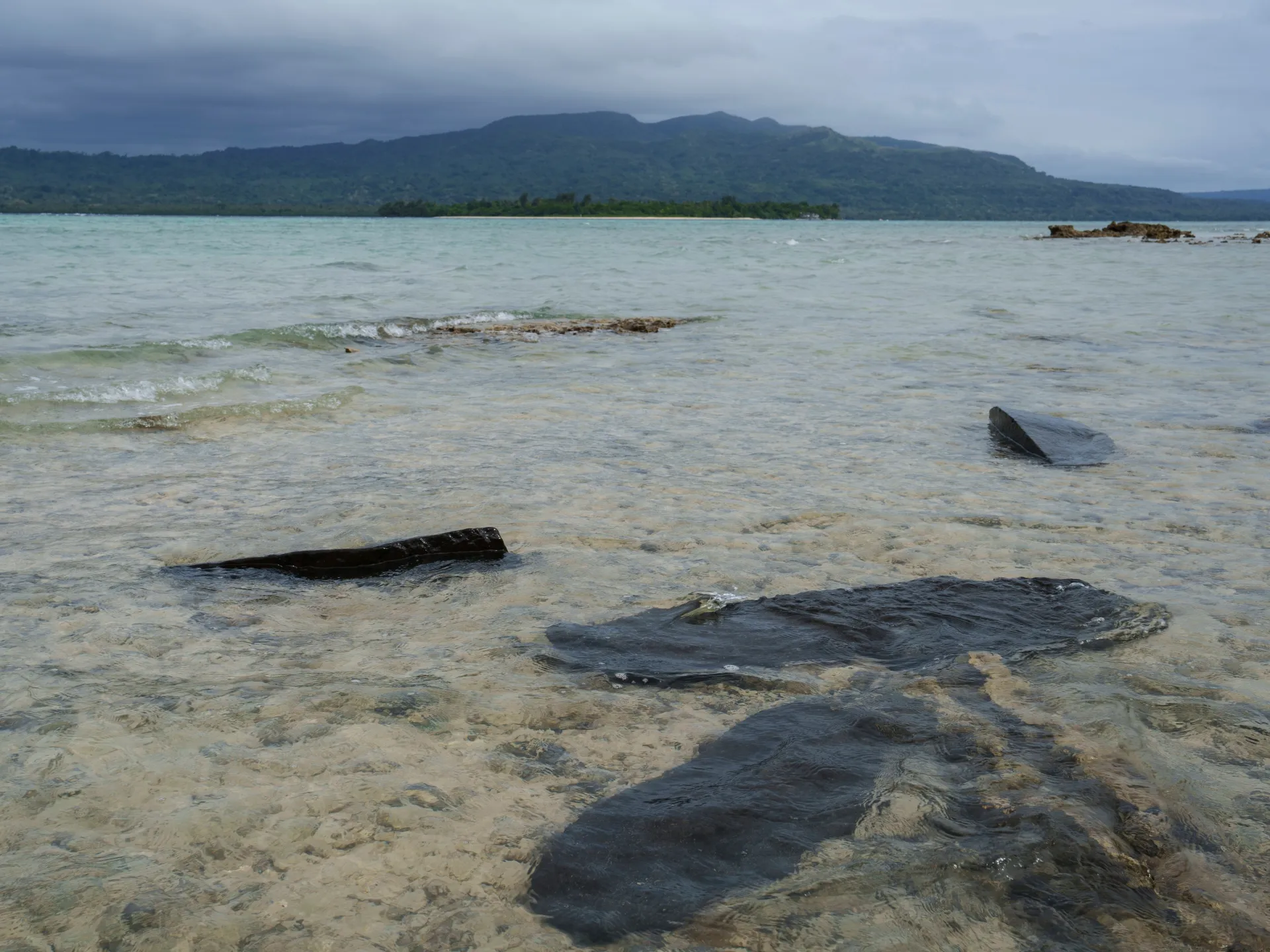 Vanuatu'da feribotun batması sonucu bir kişi hayatını kaybetti, 30'dan fazla kişi kayıp