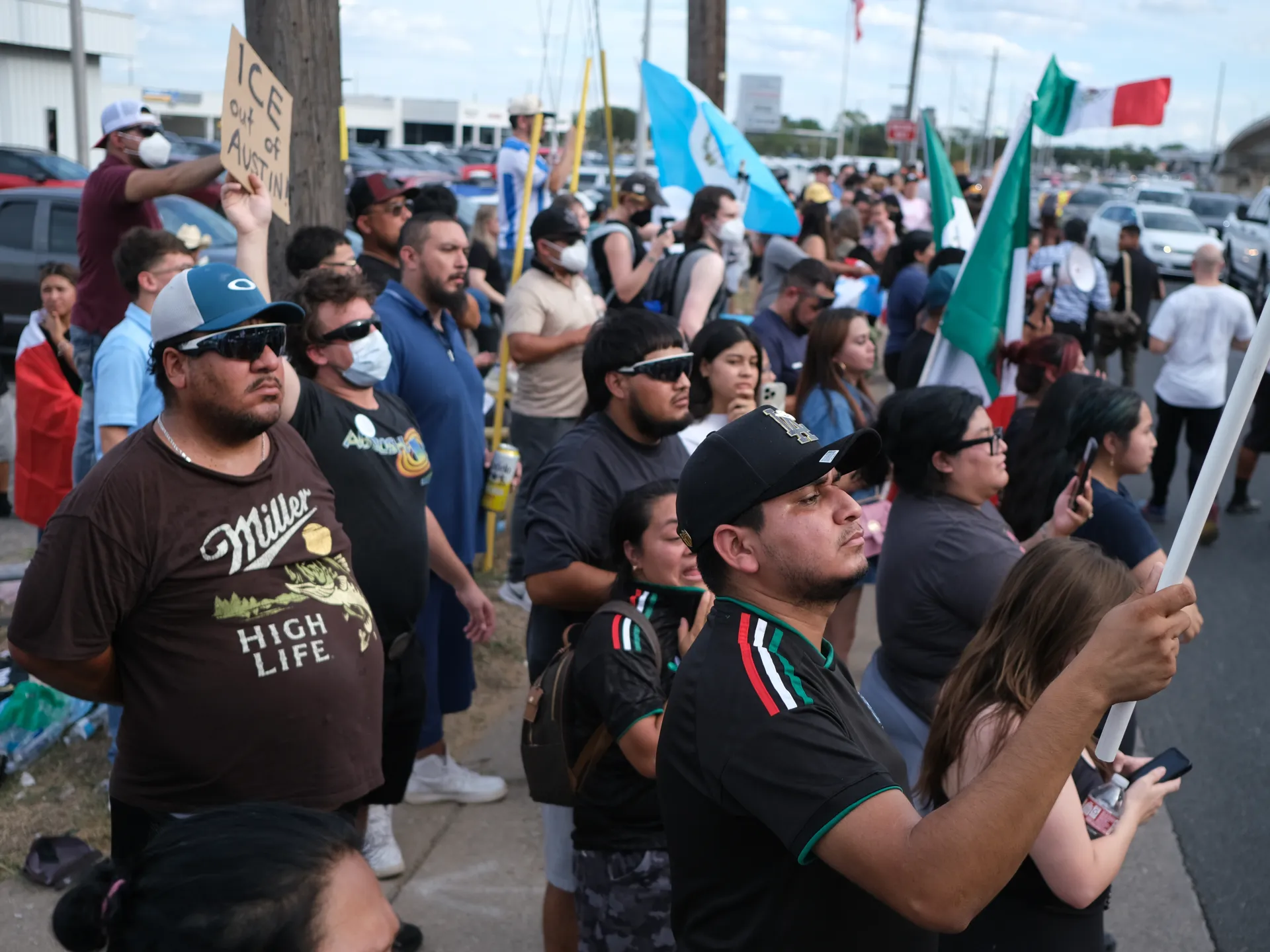 Yetkililer: Teksas, Austin'de bir ICE memuru adamı vurarak yaraladı