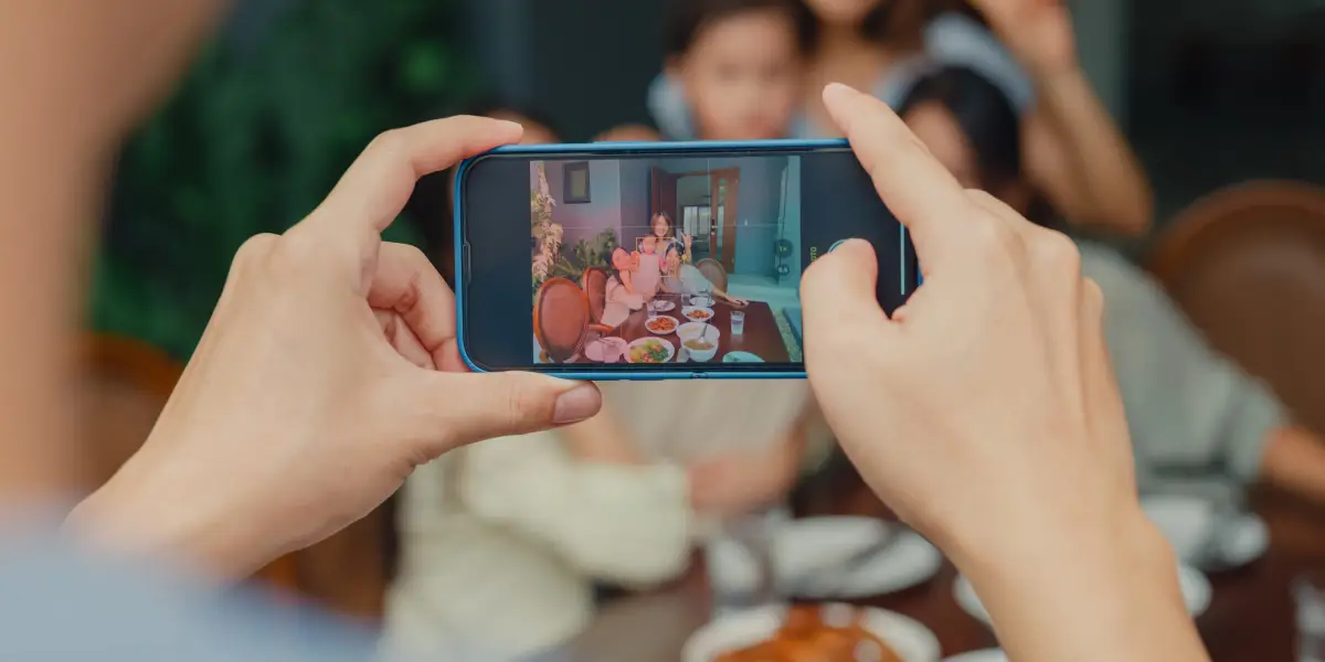 Sosyal medyadaki anneler neden ani bir kararla artık çocuklarının fotoğraflarını paylaşmıyor?