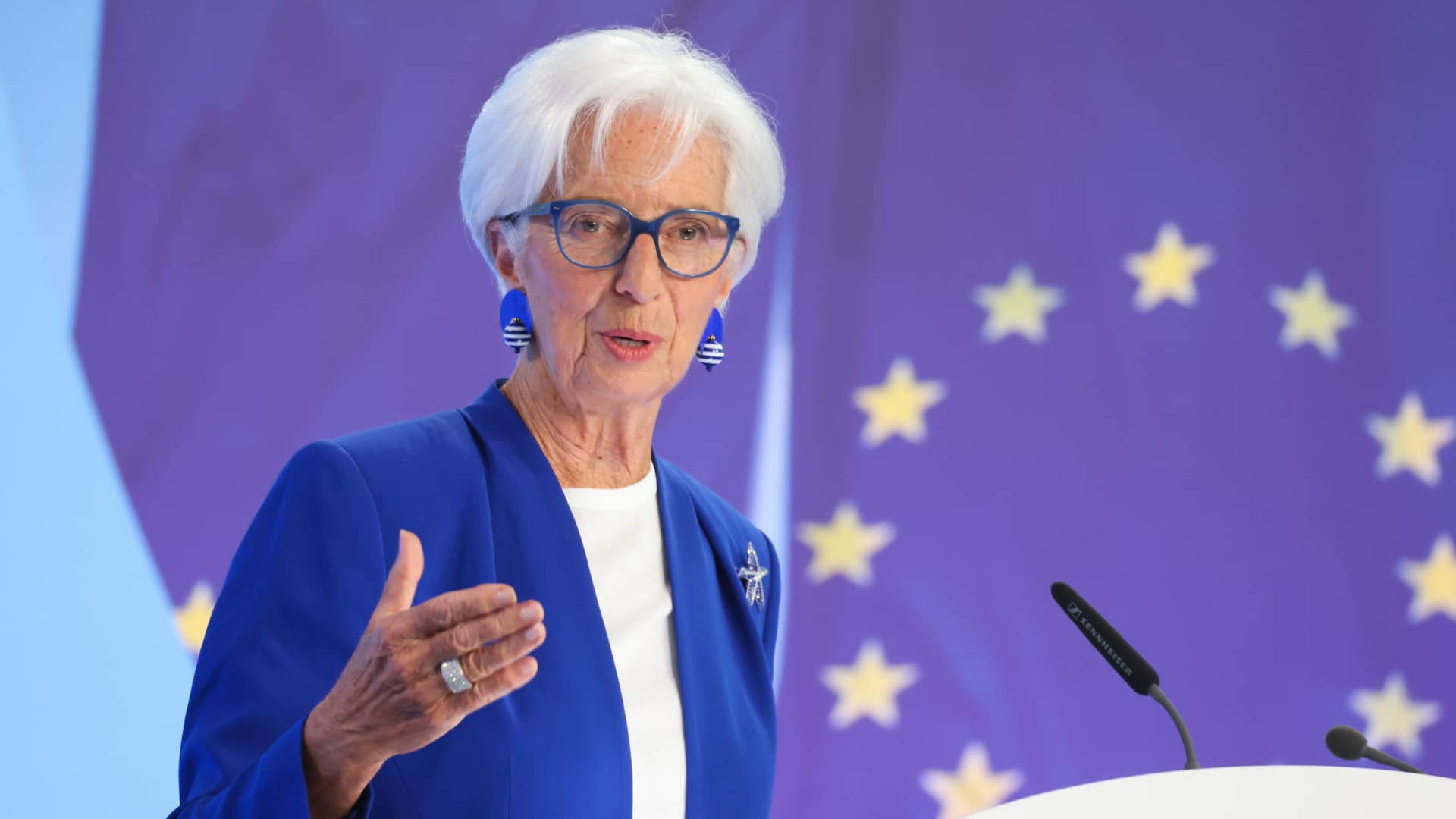 Avrupa Merkez Bankası, politika yapıcıların yüksek enflasyon ve zayıf büyüme riski görmesiyle faiz oranlarını %2.5'e yükseltti
