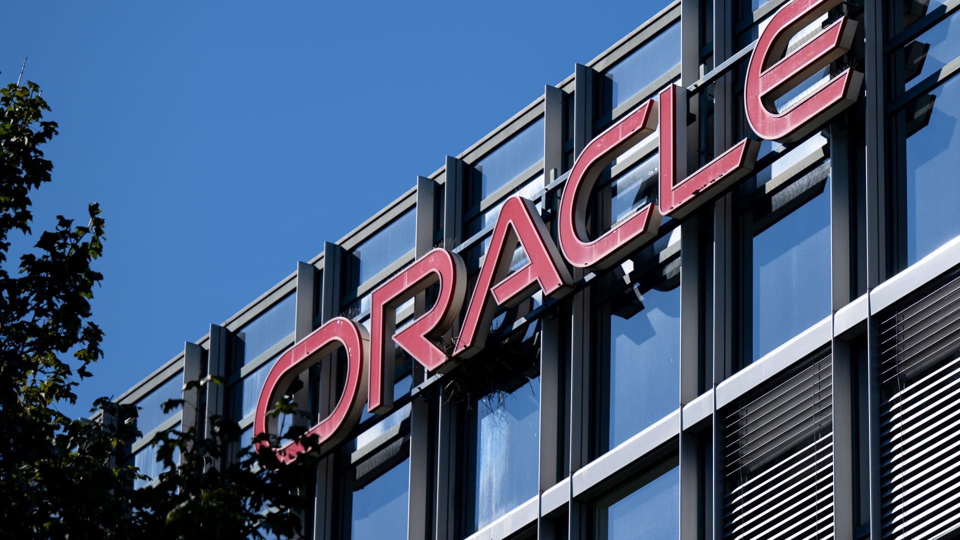 Oracle hisseleri, bulut altyapı gelirlerinin iki katından fazla artmasıyla gelen güçlü bilançonun ardından %7 yükseldi
