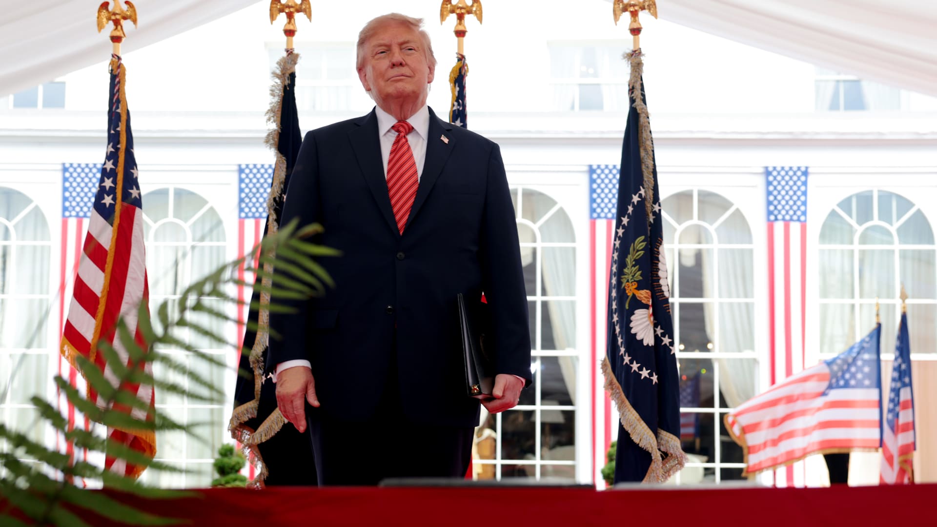 Trump: Körfez ve Hürmüz görüşmeleri tıkanırken ABD, İran petrolünü 'Venezuela gibi' elinde tutabilir