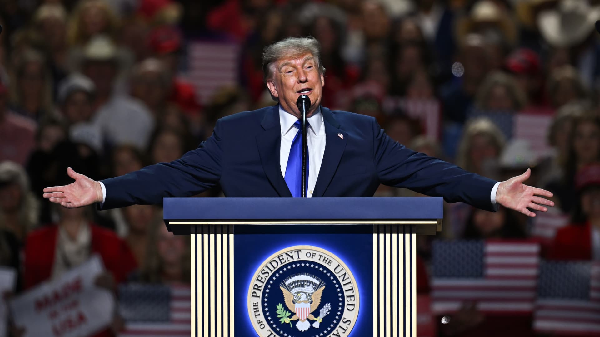 Trump'tan ara seçimleri Cumhuriyetçiler kazanırsa ABD vatandaşlarına 5.000 dolarlık 'temettü' vaadi