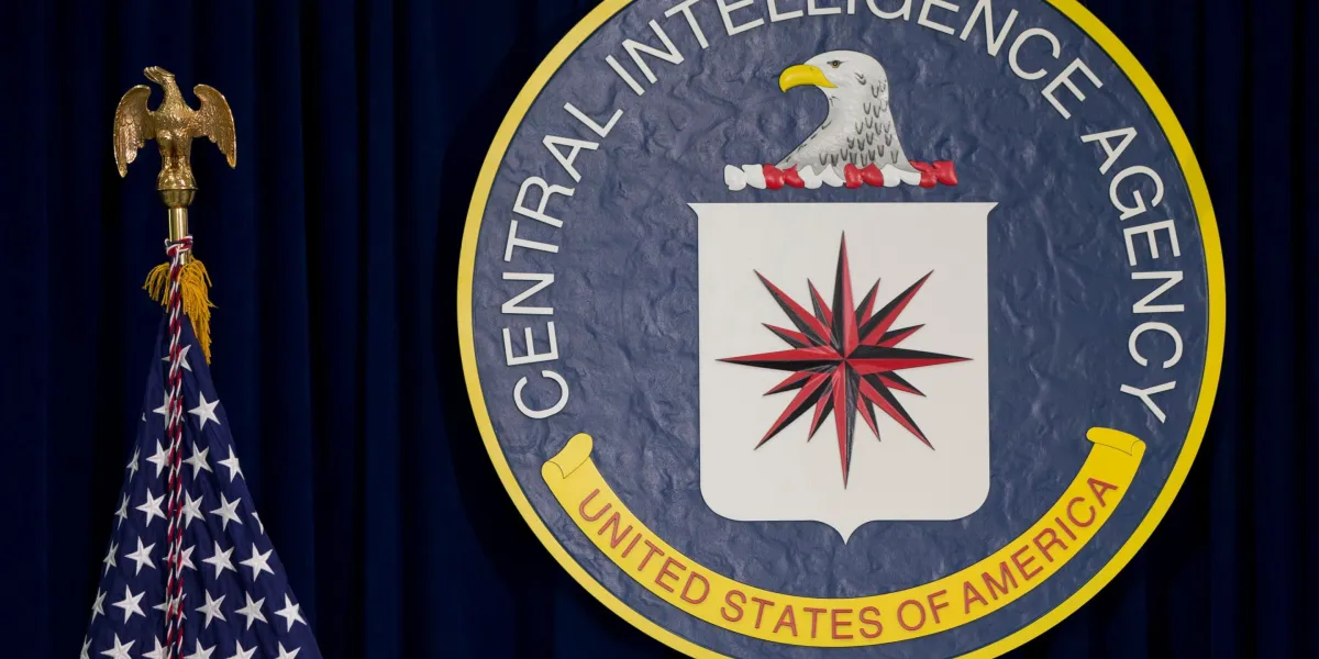CIA'in eski görevlisinde 'işle ilgili masraflar' için 40 milyon dolarlık altın külçe bulunması sonrası suç anlaşmasına varıldı