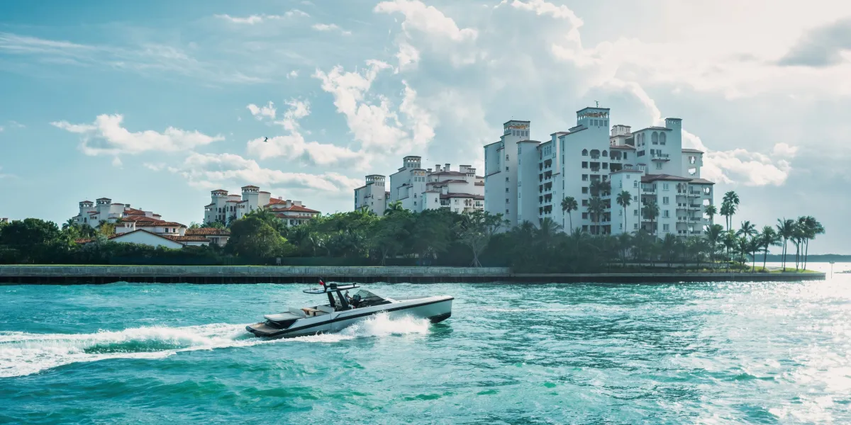 Milyarderler Florida’nın Bu 3 Bölgesine Akın Ediyor—İşte Devlet Vergilerinden Ne Kadar Tasarruf Ettikleri