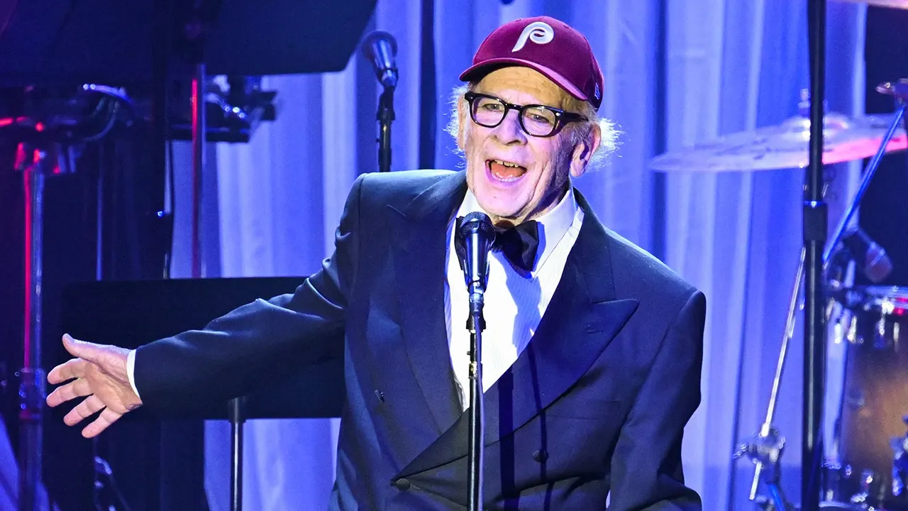 Art Garfunkel, Trump başkanlığı nedeniyle yurt dışına taşınmayı düşünen ünlüler kervanına katıldı