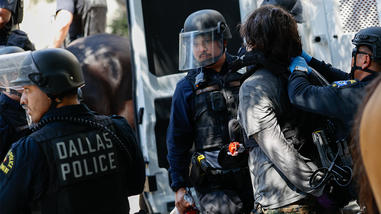 GOP Kurultayı Yakınında Sosyalist Protestoda Polis Saldırısı Sonrası İki Kişı Tutuklandı