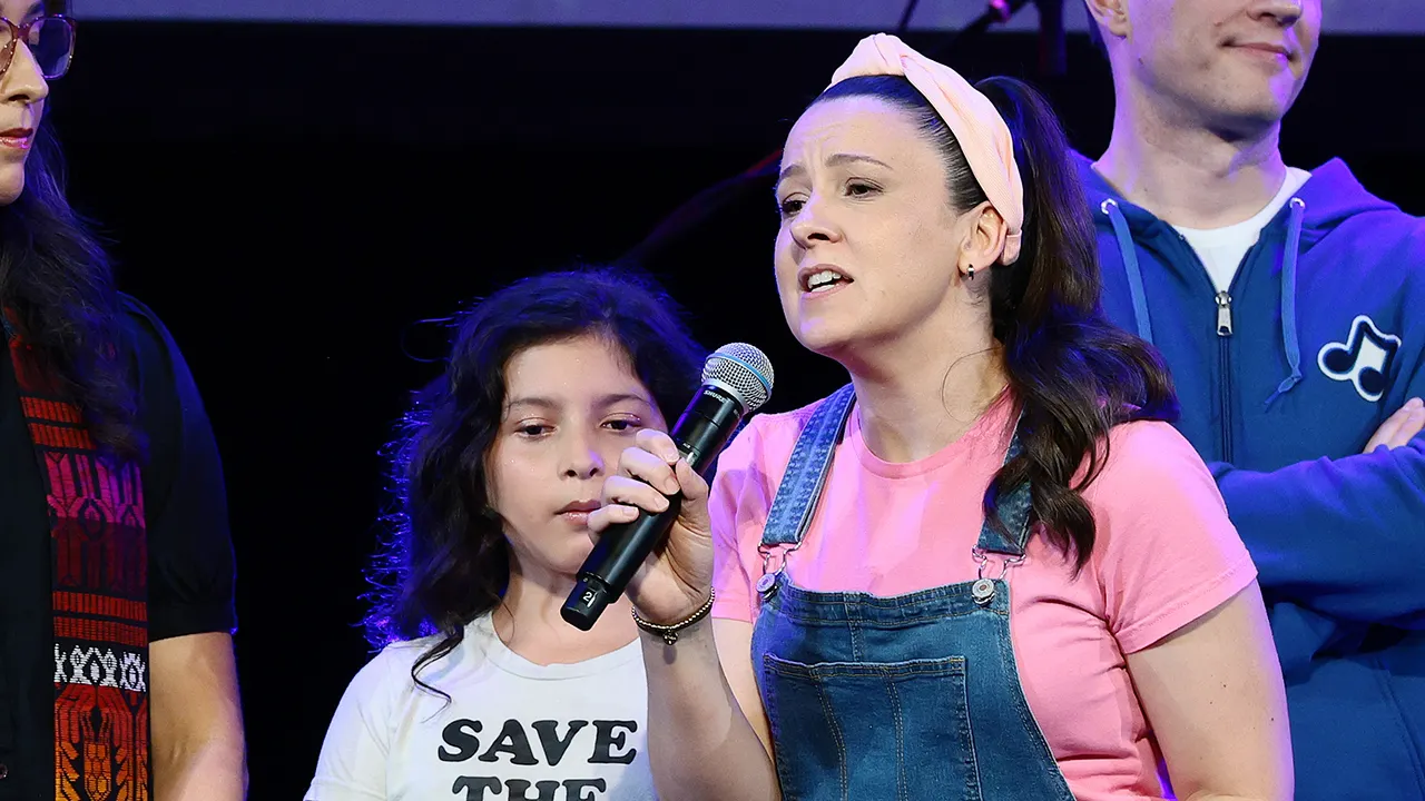 Ms. Rachel, 7 Ekim rehinelerine ait görüntüleri sakladığını itiraf eden Gazeli gazeteciyi yeniden gündeme gelen videoda 'arkadaşı' olarak adlandırdı