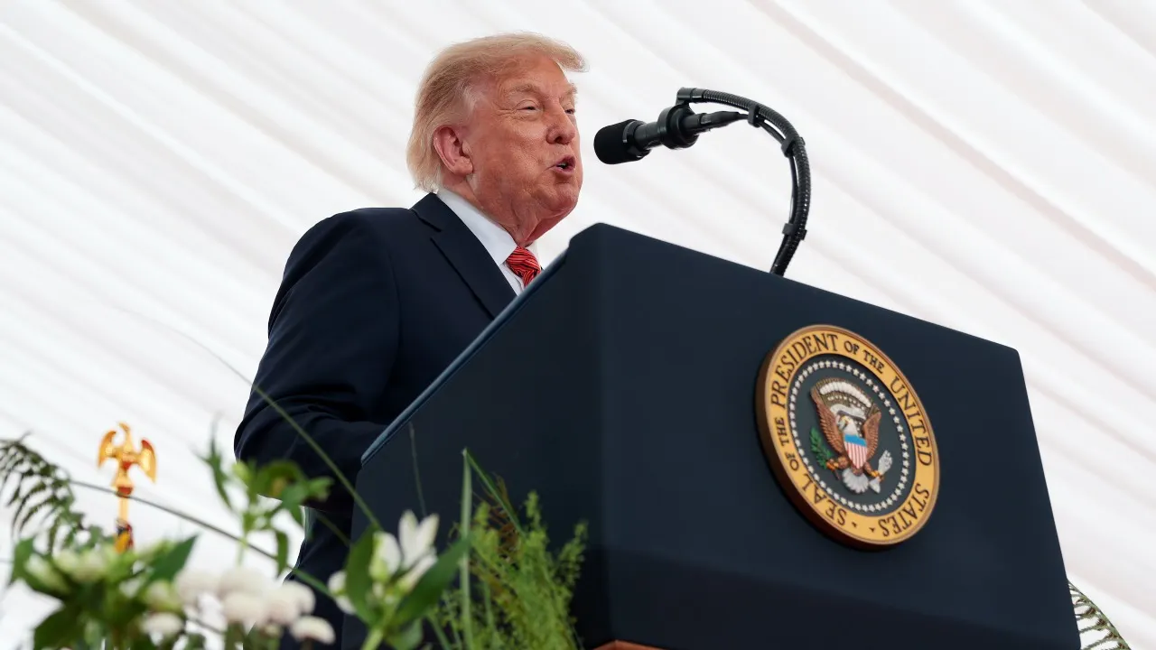 Trump, İrlanda'nın tek bir ulus olarak birleştiğini görmek 'isteyeceğini' söyledi