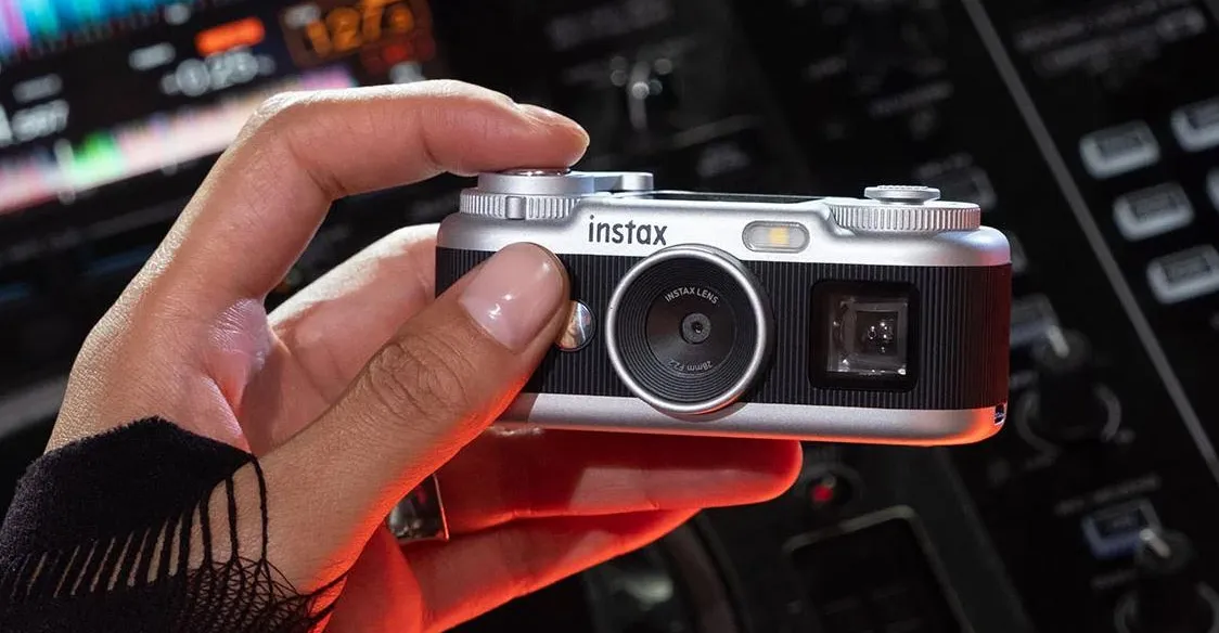 Fujifilm’in Instax Pal 2 modeli, hayal kırıklığı yaratmayabilecek ufak dijital kamera