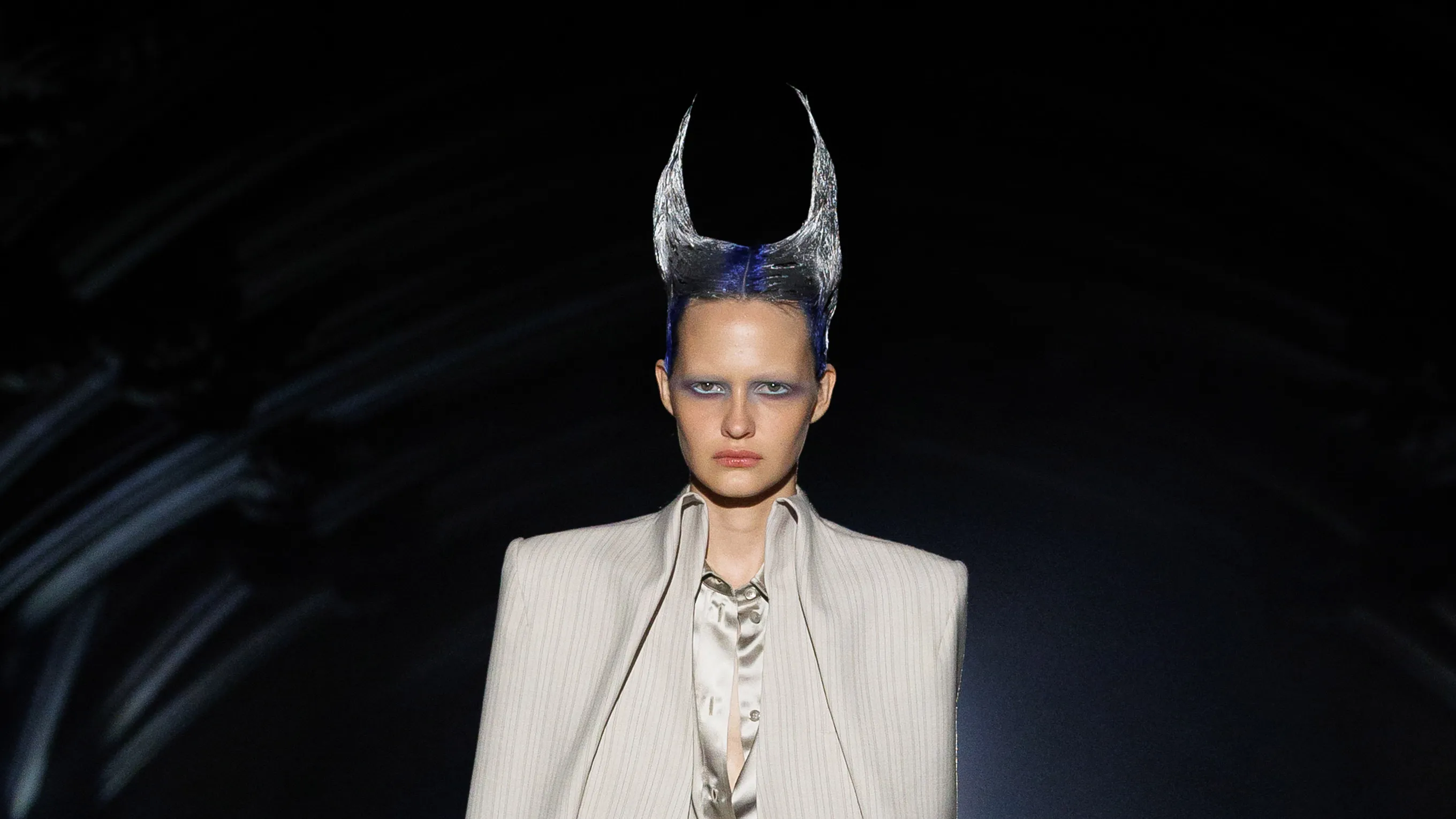 McQueen İlkbahar 2027 Hazır Giyim Koleksiyonu | Vogue